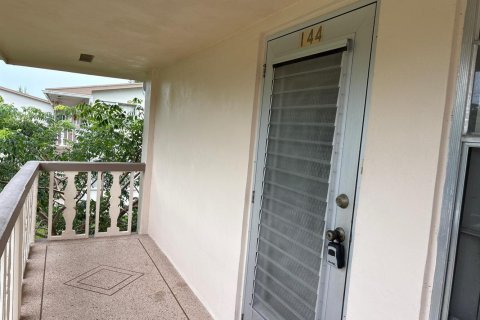 Condo in West Palm Beach, Florida, 2 bedrooms № 2169573 - photo 2