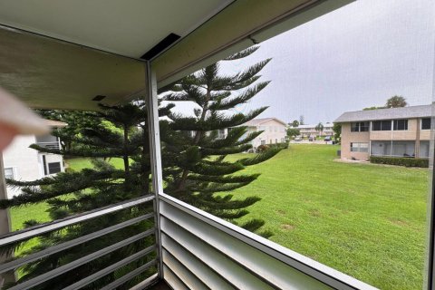 Condo in West Palm Beach, Florida, 2 bedrooms № 2169573 - photo 9