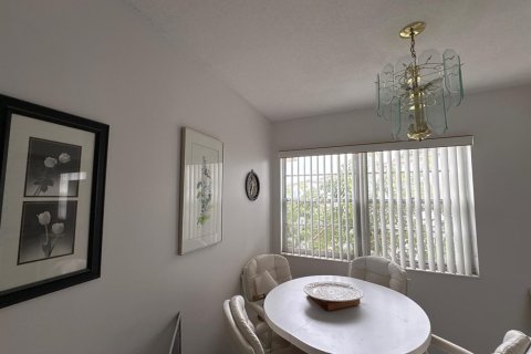 Condo in West Palm Beach, Florida, 2 bedrooms № 2169573 - photo 5