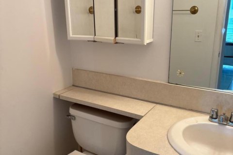 Condo in West Palm Beach, Florida, 2 bedrooms № 2169573 - photo 11