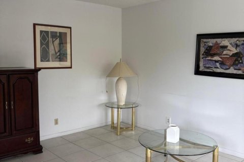 Condo in West Palm Beach, Florida, 2 bedrooms № 2169573 - photo 13