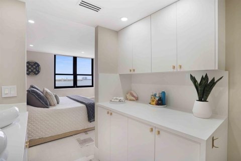 Condo in Riviera Beach, Florida, 2 bedrooms № 2082485 - photo 26
