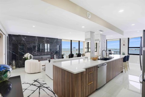 Condo in Riviera Beach, Florida, 2 bedrooms  № 2082485