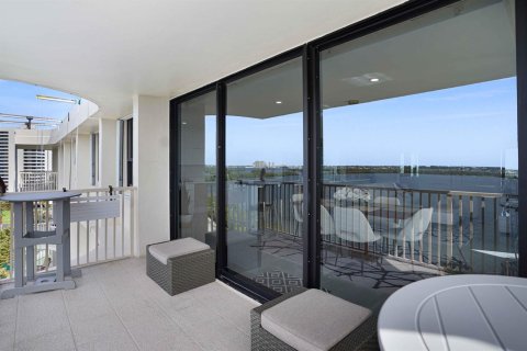 Condo in Riviera Beach, Florida, 2 bedrooms № 2082485 - photo 15