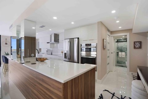 Condo in Riviera Beach, Florida, 2 bedrooms № 2082485 - photo 11