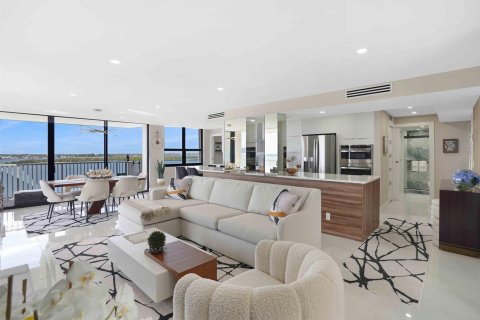 Condo in Riviera Beach, Florida, 2 bedrooms № 2082485 - photo 2