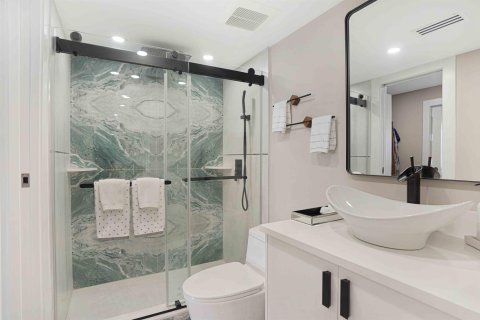 Condo in Riviera Beach, Florida, 2 bedrooms № 2082485 - photo 27
