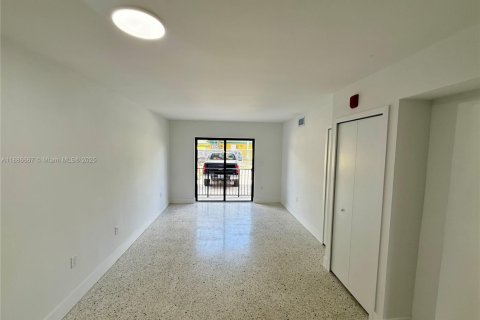 Copropriété à louer à Miami, Floride: 2 chambres, 74.32 m2 № 1941645 - photo 5