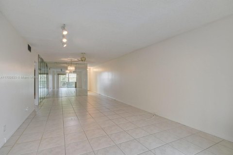 Condominio en venta en Coconut Creek, Florida, 2 dormitorios № 1874506 - foto 5