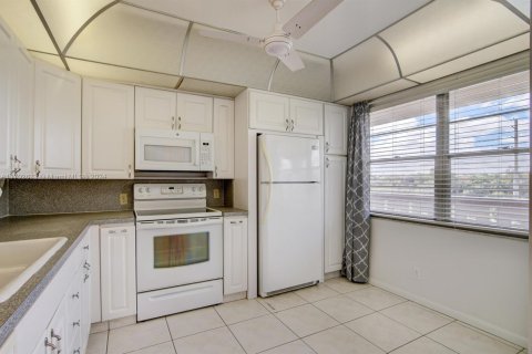 Condominio en venta en Coconut Creek, Florida, 2 dormitorios № 1874506 - foto 6