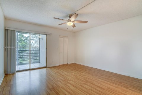 Condominio en venta en Coconut Creek, Florida, 2 dormitorios № 1874506 - foto 9