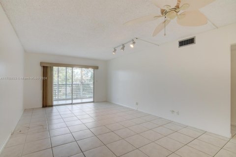 Condominio en venta en Coconut Creek, Florida, 2 dormitorios № 1874506 - foto 4