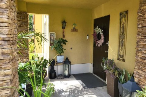 Copropriété à louer à Homestead, Floride: 3 chambres, 111.11 m2 № 1971876 - photo 2