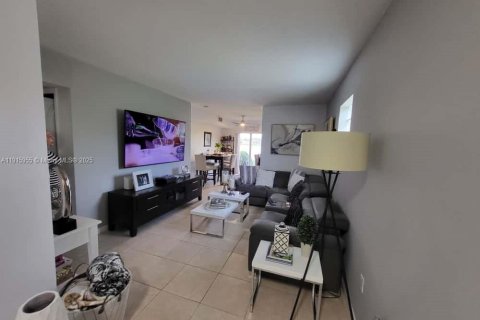 Copropriété à louer à Homestead, Floride: 3 chambres, 111.11 m2 № 1971876 - photo 5