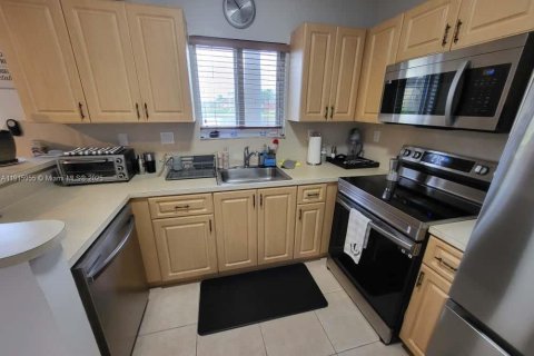 Copropriété à louer à Homestead, Floride: 3 chambres, 111.11 m2 № 1971876 - photo 16