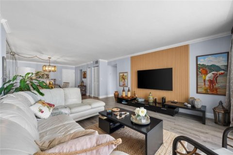 Condo in Hallandale Beach, Florida, 2 bedrooms  № 2412288