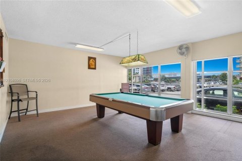 Condo in Hallandale Beach, Florida, 2 bedrooms  № 2412288 - photo 28