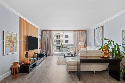 Condo in Hallandale Beach, Florida, 2 bedrooms  № 2412288 - photo 3