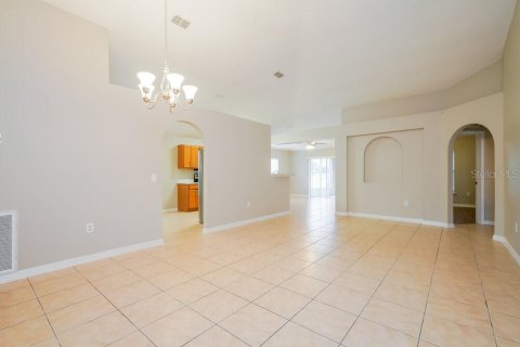 House in Kissimmee, Florida 4 bedrooms, 172.33 sq.m. № 2220224 - photo 5