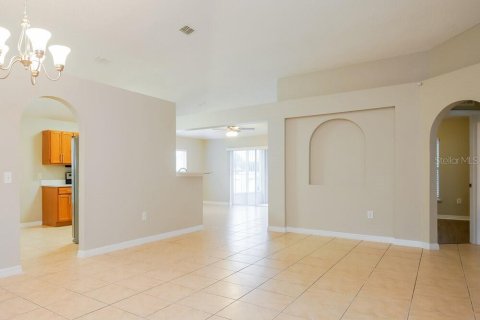 House in Kissimmee, Florida 4 bedrooms, 172.33 sq.m. № 2220224 - photo 6