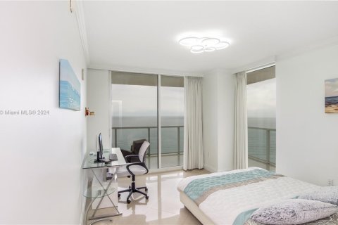 Condo in Sunny Isles Beach, Florida, 2 bedrooms  № 1811220 - photo 25