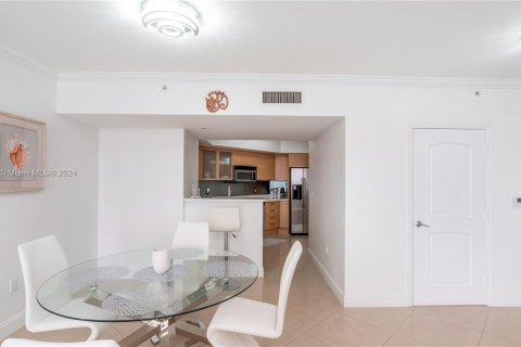 Condo in Sunny Isles Beach, Florida, 2 bedrooms  № 1811220 - photo 16