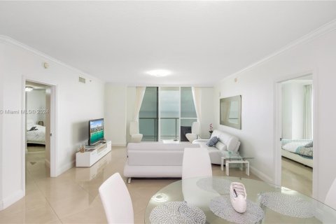 Condo in Sunny Isles Beach, Florida, 2 bedrooms  № 1811220 - photo 13