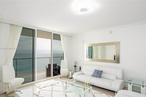 Condo in Sunny Isles Beach, Florida, 2 bedrooms  № 1811220 - photo 21