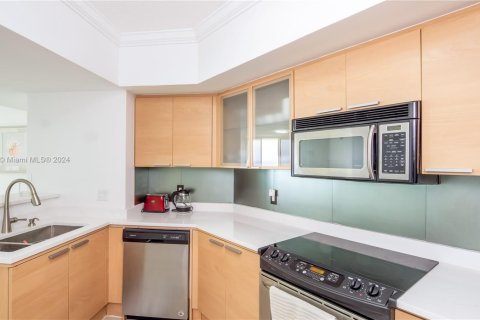Condo in Sunny Isles Beach, Florida, 2 bedrooms  № 1811220 - photo 18