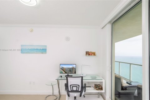 Condo in Sunny Isles Beach, Florida, 2 bedrooms  № 1811220 - photo 27