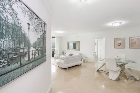 Condo in Sunny Isles Beach, Florida, 2 bedrooms  № 1811220 - photo 11