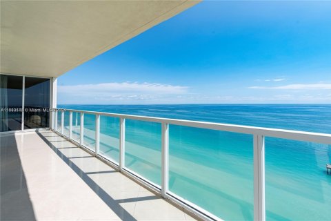 Condo in Sunny Isles Beach, Florida, 2 bedrooms  № 1811220 - photo 8