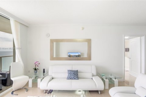Condo in Sunny Isles Beach, Florida, 2 bedrooms  № 1811220 - photo 22