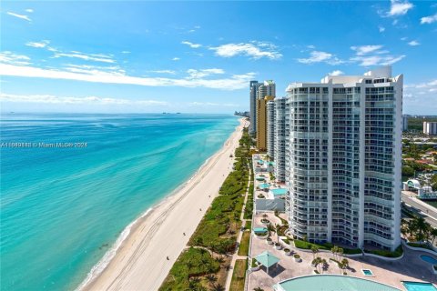Condo in Sunny Isles Beach, Florida, 2 bedrooms  № 1811220 - photo 4
