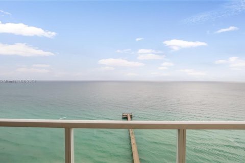 Condo in Sunny Isles Beach, Florida, 2 bedrooms  № 1811220 - photo 9