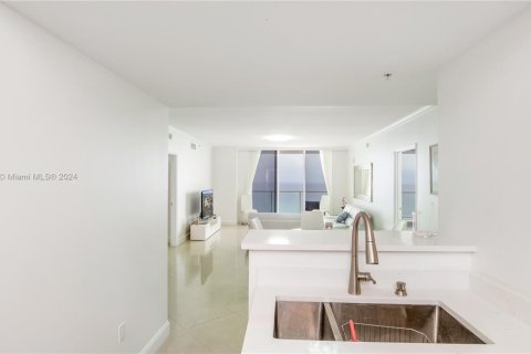 Condo in Sunny Isles Beach, Florida, 2 bedrooms  № 1811220 - photo 19