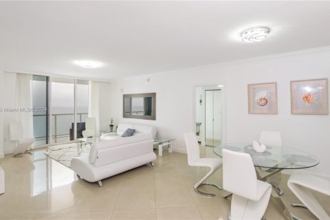 Condo in Sunny Isles Beach, Florida, 2 bedrooms  № 1811220 - photo 12