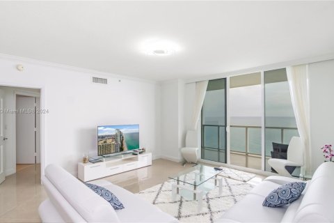 Condo in Sunny Isles Beach, Florida, 2 bedrooms  № 1811220 - photo 15