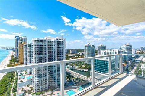 Condo in Sunny Isles Beach, Florida, 2 bedrooms  № 1811220 - photo 3