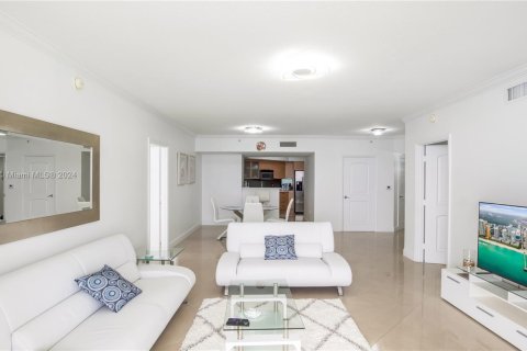 Condo in Sunny Isles Beach, Florida, 2 bedrooms  № 1811220 - photo 23
