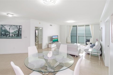 Condo in Sunny Isles Beach, Florida, 2 bedrooms  № 1811220 - photo 14