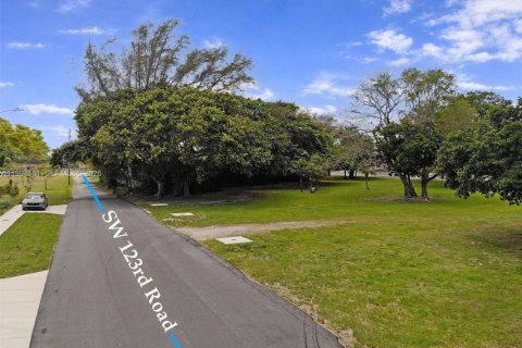 Купить коммерческую недвижимость в Майами, Флорида № 2063064 - фото 2