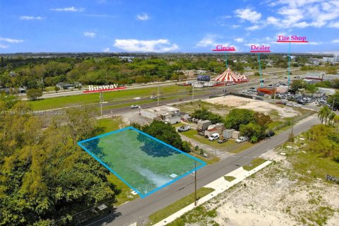 Купить коммерческую недвижимость в Майами, Флорида № 2063064 - фото 9