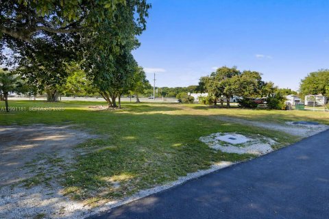 Купить коммерческую недвижимость в Майами, Флорида № 2063064 - фото 15