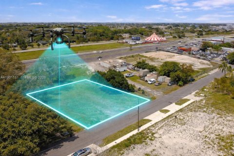 Купить коммерческую недвижимость в Майами, Флорида № 2063064 - фото 14