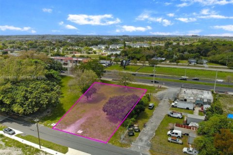 Купить коммерческую недвижимость в Майами, Флорида № 2063064 - фото 5