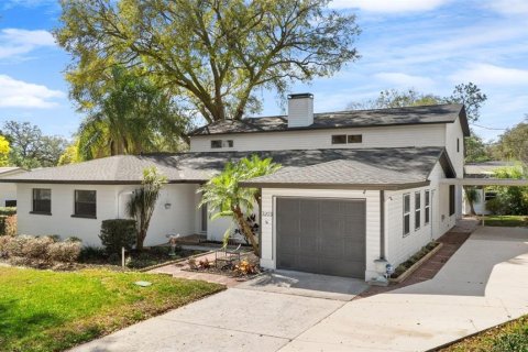 House in Lakeland, Florida 4 bedrooms, 264.31 sq.m. № 2368672