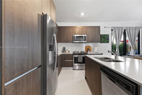 Touwnhouse à vendre à Miami, Floride: 3 chambres, 164.99 m2 № 1976782 - photo 9