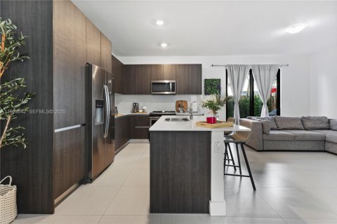 Touwnhouse à vendre à Miami, Floride: 3 chambres, 164.99 m2 № 1976782 - photo 7