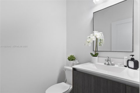 Touwnhouse à vendre à Miami, Floride: 3 chambres, 164.99 m2 № 1976782 - photo 15